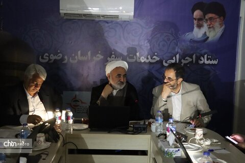 جانشین رئیس ستاد اجرایی خدمات سفر خراسان رضوی گفت: خدمت به زائران رضوی در دهه کرامت و دهه آخر صفر با رویکرد مردمی در خراسان و مشهد دنبال می‌شود.