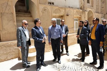 بازدید رئیس پژوهشگاه میراث‌فرهنگی کشور از بافت تاریخی زرقان / لزوم برندسازی شهر زرقان