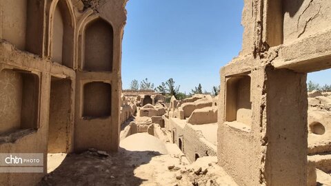آغاز به کار کارگاه مشارکتی حفاظت از قلعه عزآباد با حضور مدیرکل میراث فرهنگی یزد/ هم‌افزایی دانشجویان و جامعه محلی