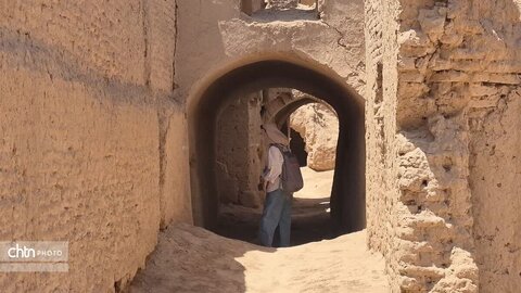 آغاز به کار کارگاه مشارکتی حفاظت از قلعه عزآباد با حضور مدیرکل میراث فرهنگی یزد/ هم‌افزایی دانشجویان و جامعه محلی
