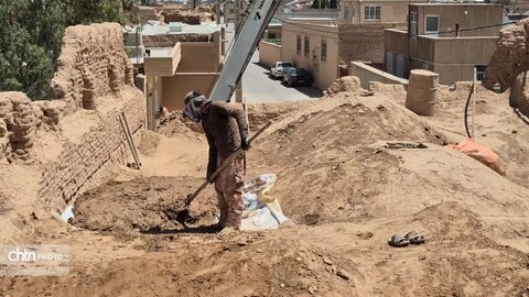 آغاز به کار کارگاه مشارکتی حفاظت از قلعه عزآباد با حضور مدیرکل میراث فرهنگی یزد/ هم‌افزایی دانشجویان و جامعه محلی