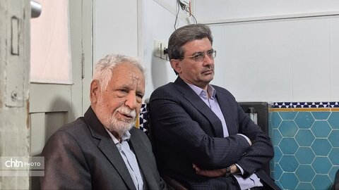 ادای احترام مدیرکل میراث فرهنگی یزد به معلمان دوران تحصیل در هفته معلم