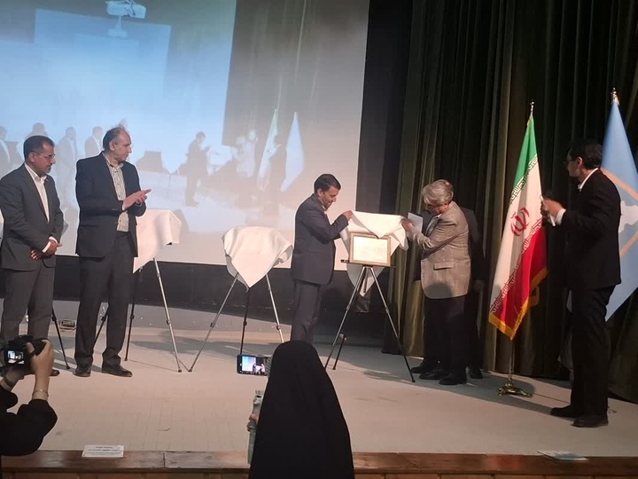 هم‌زمان با دهه کرامت انجام شد:
رونمایی از مجوز موزه دانشگاه حکیم سبزواری