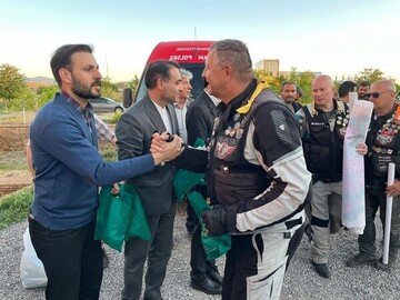 ۳۲ موتورسوار لهستانی از آثار تاریخی سلطانیه بازدید کردند
