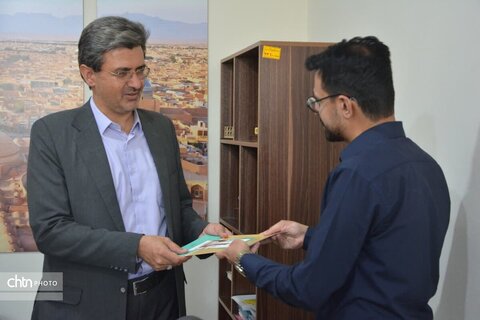 تجلیل از عوامل اجرایی و دست اندرکاران جشنواره نوروزی "لبخند بهار" میدان خان یزد