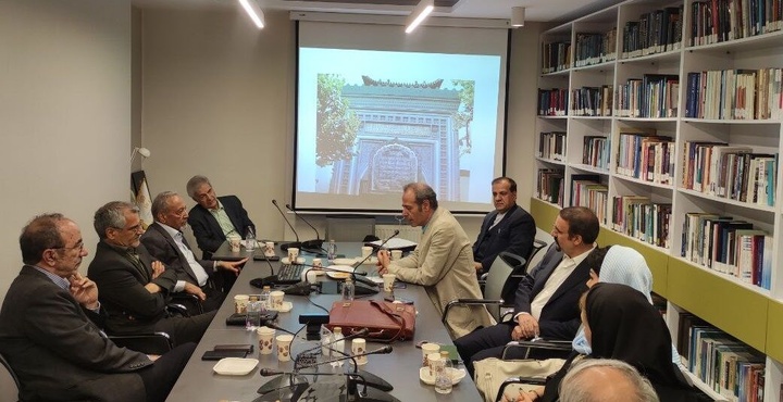 در گستره فرهنگی ایران «فارسی‌زدایی» روی داده است