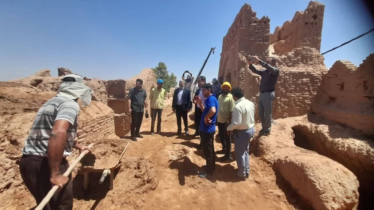 آغاز کارگاه مطالعه و حفاظت از قلعه تاریخی عزآباد