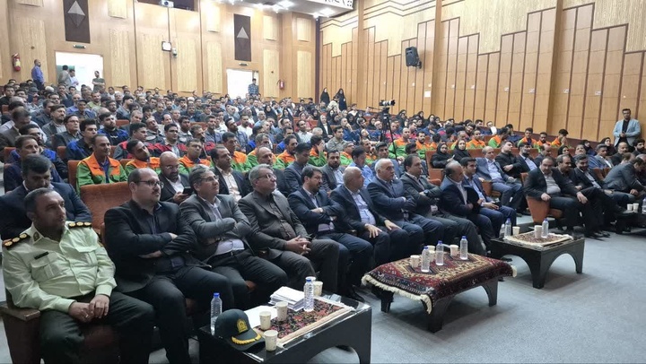 بررسی چالش‌های بیمه‌ای هنرمندان و حمایت از مشاغل خانگی در سفر وزیر تعاون، کار و رفاه اجتماعی به شهرستان رزن