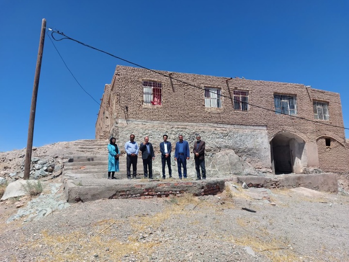 بررسی ظرفیت‌های شهرهای اسدیه و گزیک در احداث بازارچه‌های صنایع‌دستی، گامی مؤثر براب اشتغال‌زایی پایدار