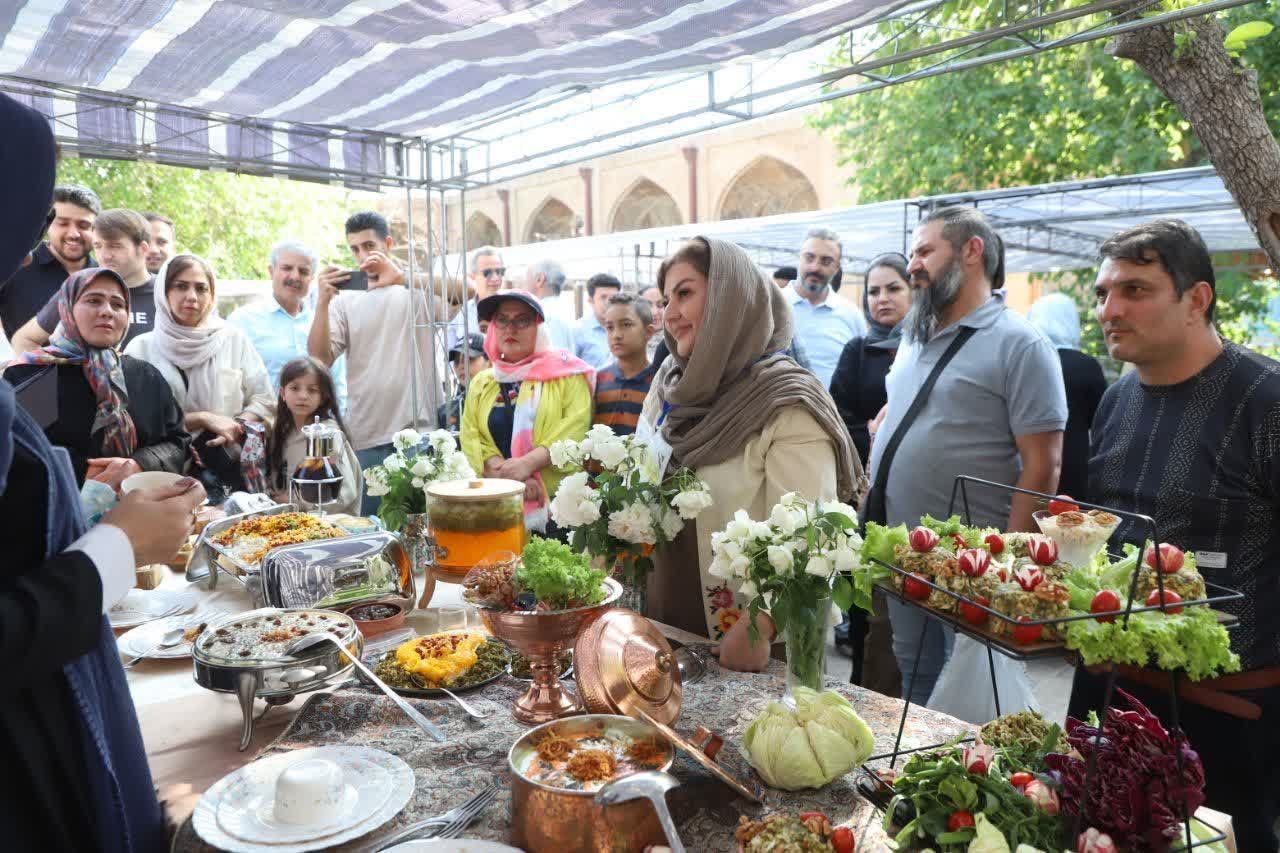 جشنواره غذاهای سنتی در قزوین برگزار شد