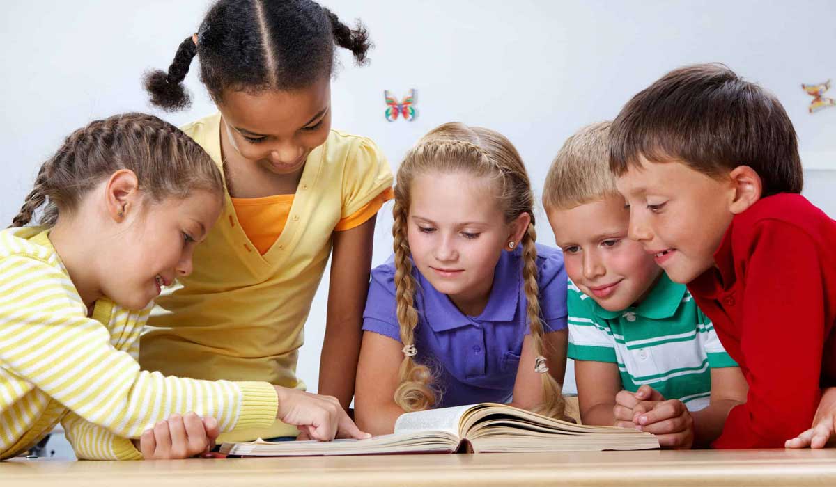 چطور کودکان را به سمت کتابخوانی ترغیب کنیم؟ / میرکیانی: کتاب کودک باید محتوای مناسب داشته باشد