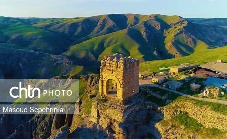 قلعه ضحاک، قلعه‌ای تاریخی در یکی از مرتفع‌ترین بخش‌های هشترود