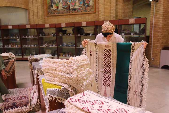 برگزاری نمایشگاه چاپ قلمکاری مدرن اصفهان در هشتی وزارت میراث‌فرهنگی