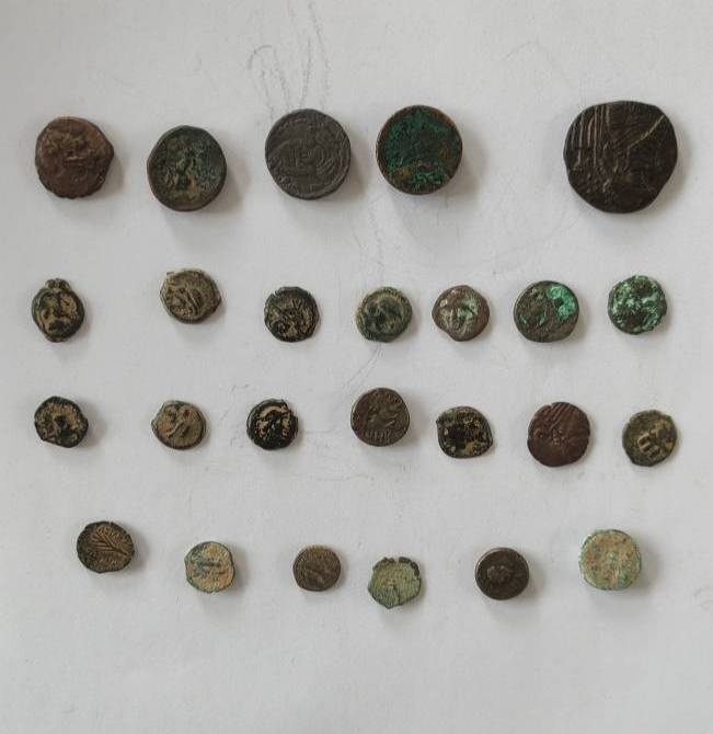 کشف ۳۳ سکه از دوره‌های مختلف تاریخی در ساری