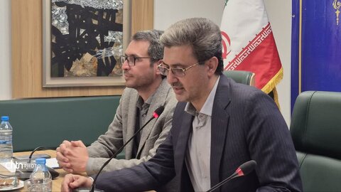 نشست خبری اصحاب رسانه و مطبوعات با مدیرکل و  میراث‌فرهنگی گردشگری و صنایع‌دستی  و معاون صنایع‌دستی استان یزد