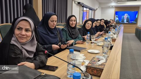 نشست خبری اصحاب رسانه و مطبوعات با مدیرکل و  میراث‌فرهنگی گردشگری و صنایع‌دستی  و معاون صنایع‌دستی استان یزد