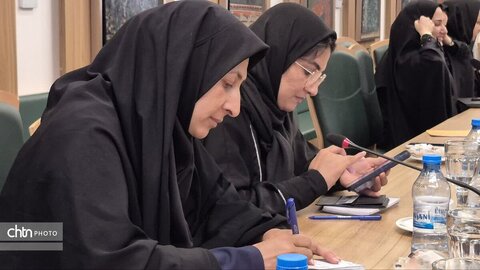 نشست خبری اصحاب رسانه و مطبوعات با مدیرکل و  میراث‌فرهنگی گردشگری و صنایع‌دستی  و معاون صنایع‌دستی استان یزد