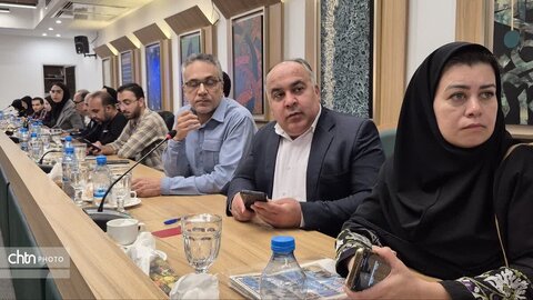 نشست خبری اصحاب رسانه و مطبوعات با مدیرکل و  میراث‌فرهنگی گردشگری و صنایع‌دستی  و معاون صنایع‌دستی استان یزد