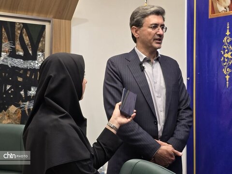 نشست خبری اصحاب رسانه و مطبوعات با مدیرکل و  میراث‌فرهنگی گردشگری و صنایع‌دستی  و معاون صنایع‌دستی استان یزد