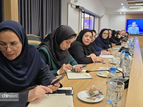 نشست خبری اصحاب رسانه و مطبوعات با مدیرکل و  میراث‌فرهنگی گردشگری و صنایع‌دستی  و معاون صنایع‌دستی استان یزد