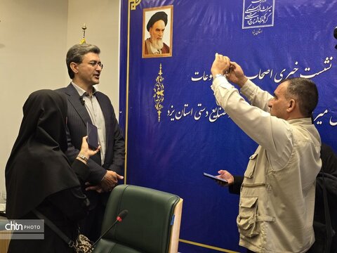 نشست خبری اصحاب رسانه و مطبوعات با مدیرکل و  میراث‌فرهنگی گردشگری و صنایع‌دستی  و معاون صنایع‌دستی استان یزد