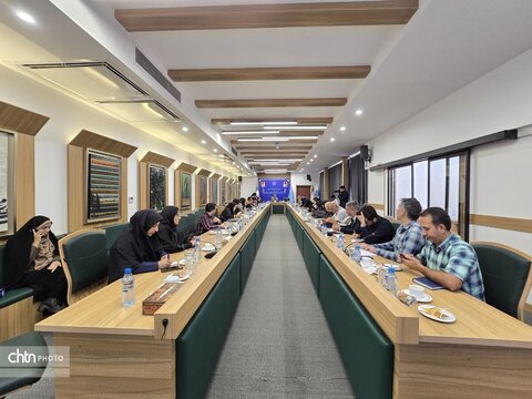 نشست خبری اصحاب رسانه و مطبوعات با مدیرکل و  میراث‌فرهنگی گردشگری و صنایع‌دستی  و معاون صنایع‌دستی استان یزد