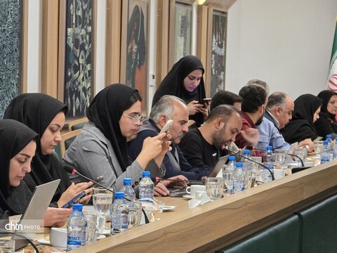 نشست خبری اصحاب رسانه و مطبوعات با مدیرکل و  میراث‌فرهنگی گردشگری و صنایع‌دستی  و معاون صنایع‌دستی استان یزد