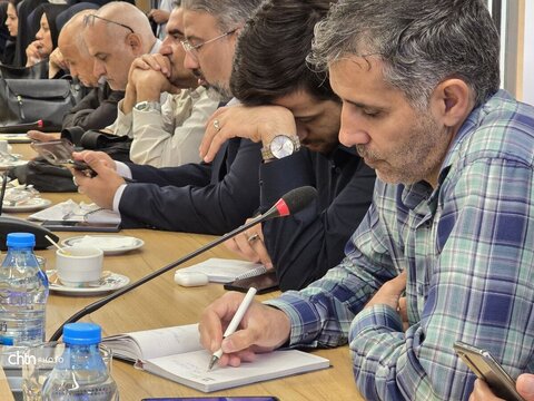 نشست خبری اصحاب رسانه و مطبوعات با مدیرکل و  میراث‌فرهنگی گردشگری و صنایع‌دستی  و معاون صنایع‌دستی استان یزد