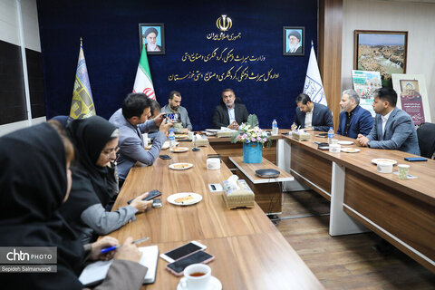 نشست مدیرکل میراث‌فرهنگی، گردشگری و صنایع‌دستی خوزستان با اصحاب رسانه