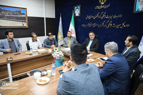 نشست مدیرکل میراث‌فرهنگی، گردشگری و صنایع‌دستی خوزستان با اصحاب رسانه