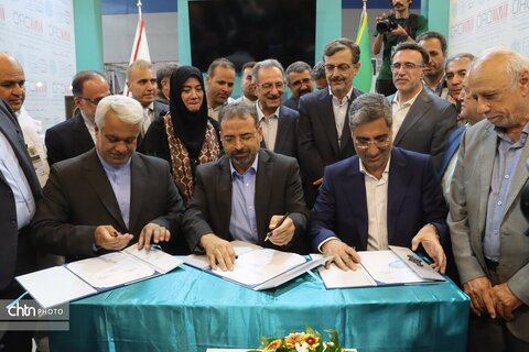 آیین افتتاحیه هجدهمین نمایشگاه بین‌المللی گردشگری و صنایع دستی خراسان رضوی با حضور معاوین گردشگری وصنایع دستی کشور واستاندار خراسان رضوی در مشهد برگزار شد