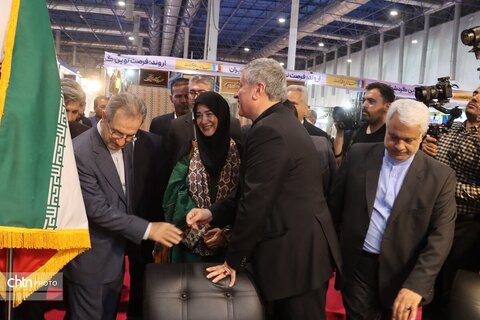 آیین افتتاحیه هجدهمین نمایشگاه بین‌المللی گردشگری و صنایع دستی خراسان رضوی با حضور معاوین گردشگری وصنایع دستی کشور واستاندار خراسان رضوی در مشهد برگزار شد