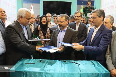 آیین افتتاحیه هجدهمین نمایشگاه بین‌المللی گردشگری و صنایع دستی خراسان رضوی با حضور معاوین گردشگری وصنایع دستی کشور واستاندار خراسان رضوی در مشهد برگزار شد