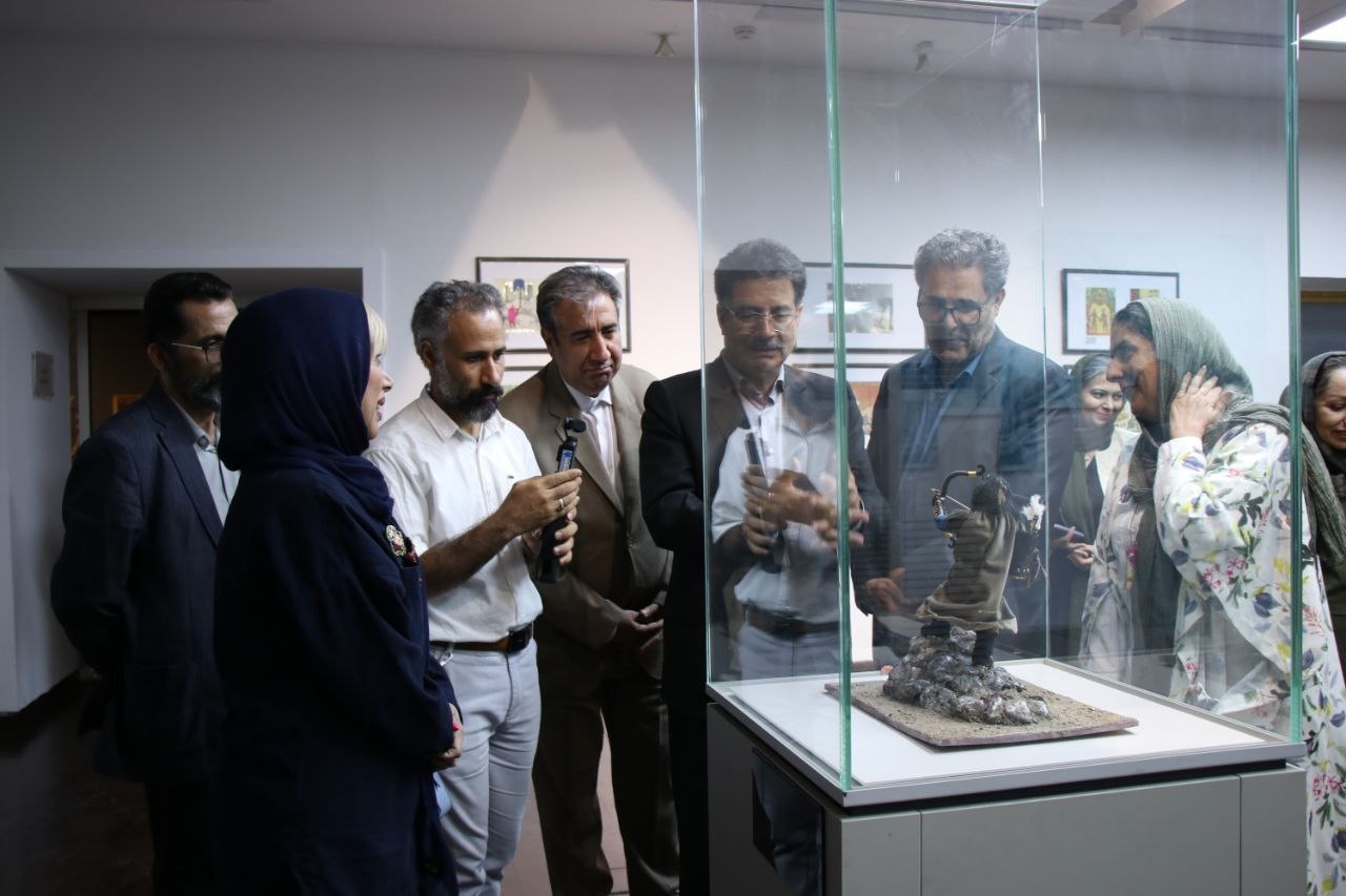 به بلندای نام فردوسی: آینهای از هنر و حماسه