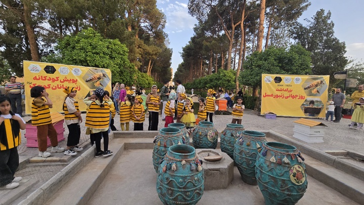 برگزاری پویش کودکانه زنبوربانان کوچک در باغ جهانی دولت آباد یزد