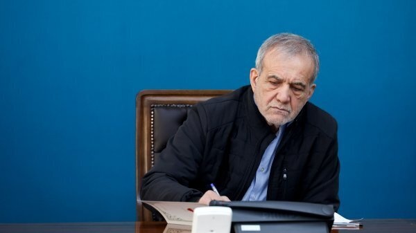 زبان فارسی آینه فرهنگ مشترک اقوام ایران زمین است