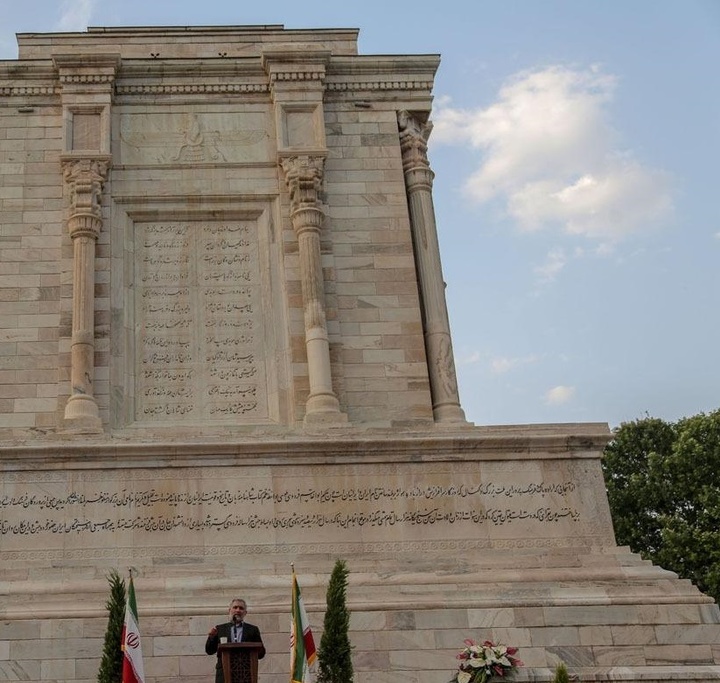 زبان و خط انتقال دهنده فرهنگ و تمدن است