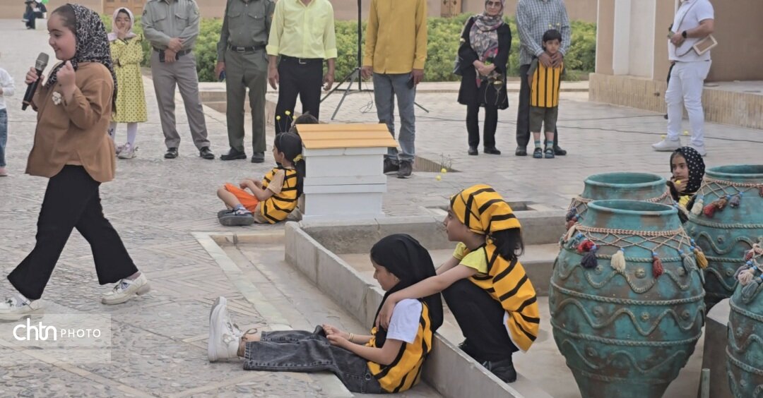 برگزاری پویش کودکانه زنبوربانان کوچک در باغ جهانی دولت آباد یزد