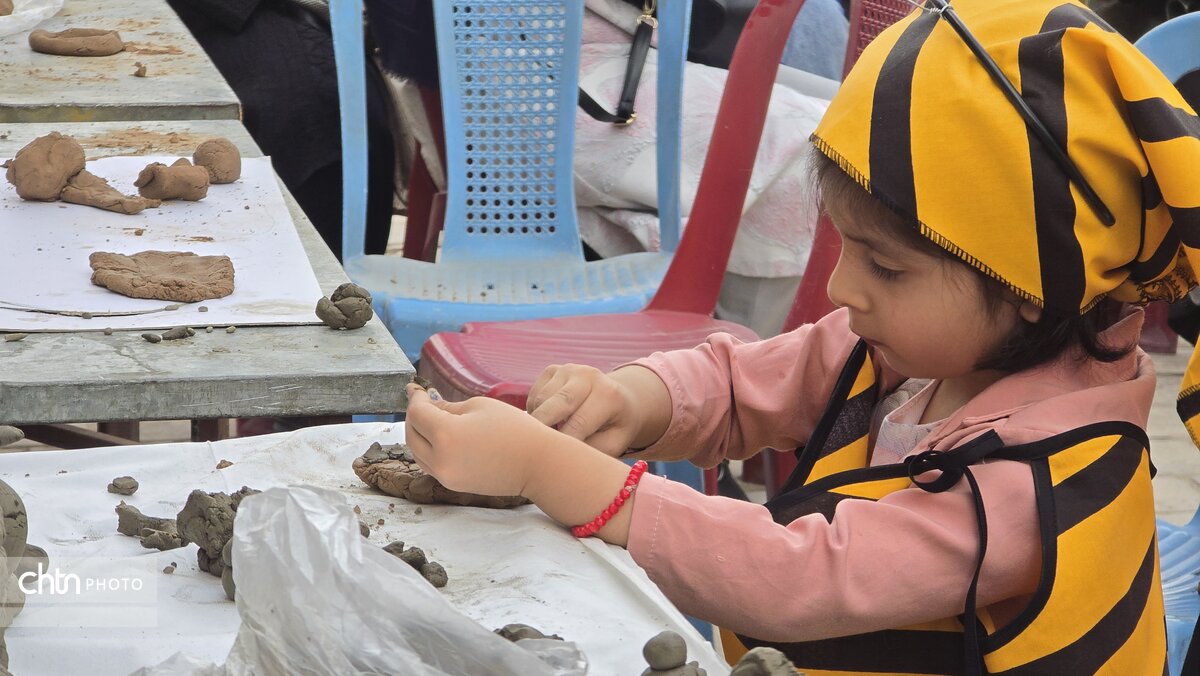 برگزاری پویش کودکانه زنبوربانان کوچک در باغ جهانی دولت آباد یزد