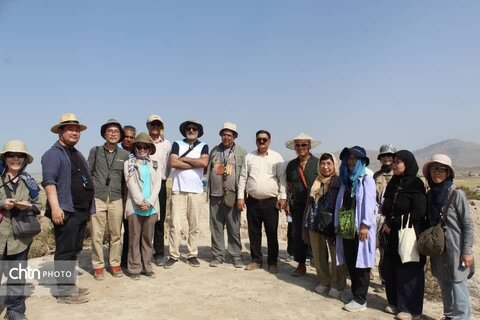 حضور گردشگران ژاپنی در تپه یحیی ارزوئیه‌ کرمان