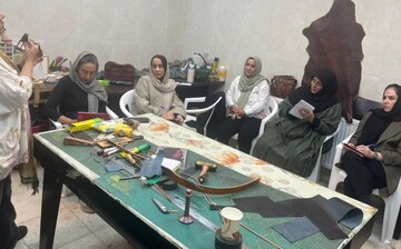کارگاه رایگان آموزش ساخت کمربندهای چرمی در ورامین برگزار شد