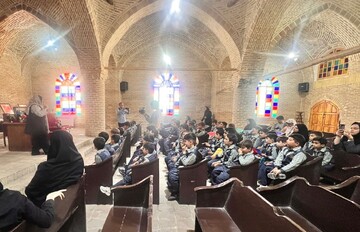 آرامگاه بوعلی همدان میزبان «چمدان عروسک‌ها» شد
