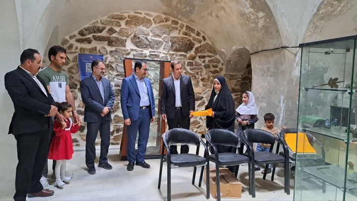 مراسم اهدای جوایز مسابقه خیالی هنری در خنداب برگزار شد