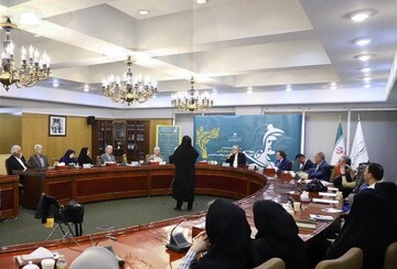 بیان تهدیدات زبان فارسی در نشست با سفیران و رایزنان فرهنگی همسایه