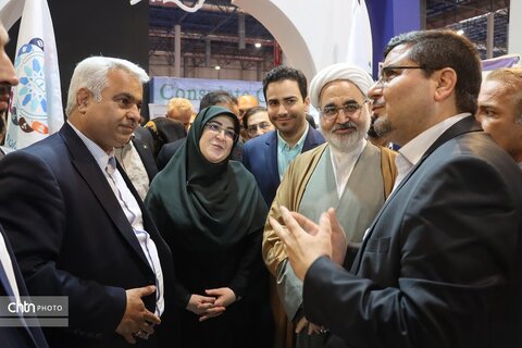بازدیدفاطمه مهاجرانی سخنگوی  دولت در هجدهمین نمایشگاه بین المللی گردشگری وصنایع دستی مشهد