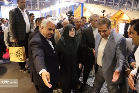 بازدیدفاطمه مهاجرانی سخنگوی  دولت در هجدهمین نمایشگاه بین المللی گردشگری وصنایع دستی مشهد
