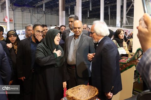 بازدیدفاطمه مهاجرانی سخنگوی  دولت در هجدهمین نمایشگاه بین المللی گردشگری وصنایع دستی مشهد