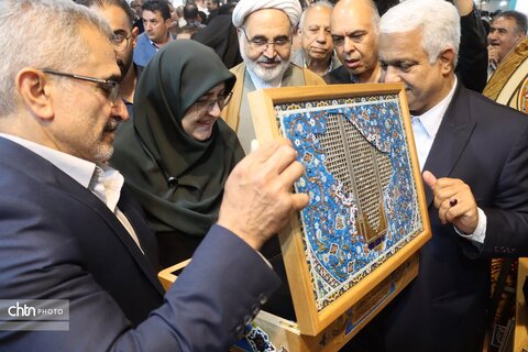 بازدیدفاطمه مهاجرانی سخنگوی  دولت در هجدهمین نمایشگاه بین المللی گردشگری وصنایع دستی مشهد