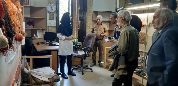 بازدید خبرنگاران پیشکسوت کرمانی از گروه پژوهشی هنرهای سنتی