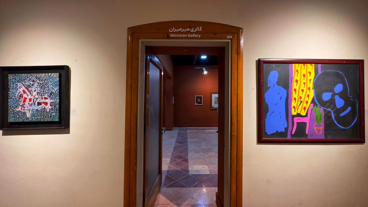 نمایشگاه آثار هنرمندان پژوهشکده هنرهای ملی در خانه هنرمندان برگزار میشود نمایشگاه آثار هنرمندان پژوهشکده هنرهای ملی در خانه هنرمندان برگزار میشود